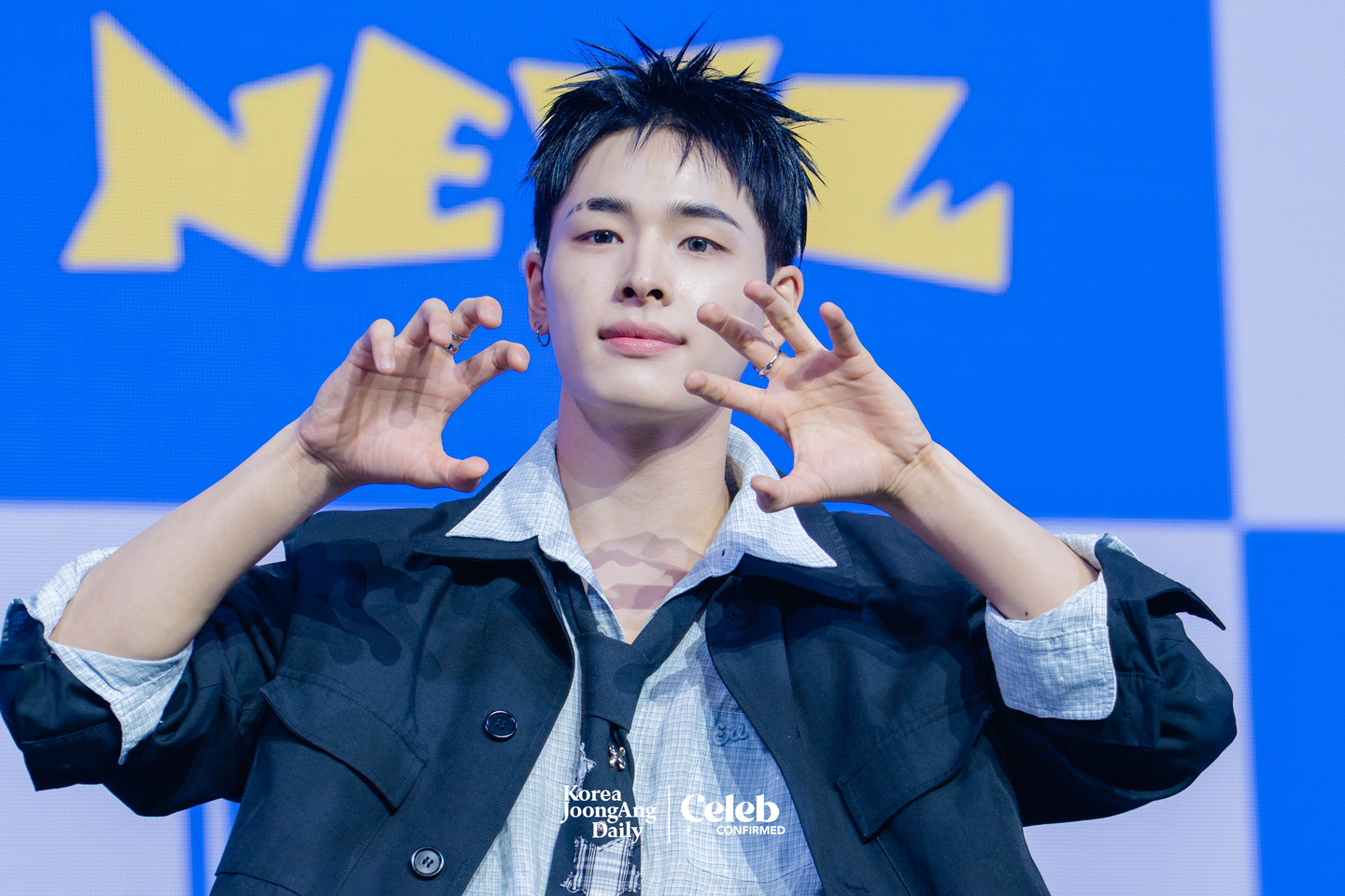 NEXZ’s Haru poses for photos during a showcase for the release of the group’s second single “Mmchk” at Blue Square in central Seoul on April 27. [DANIELA GONZALEZ PEREZ]
