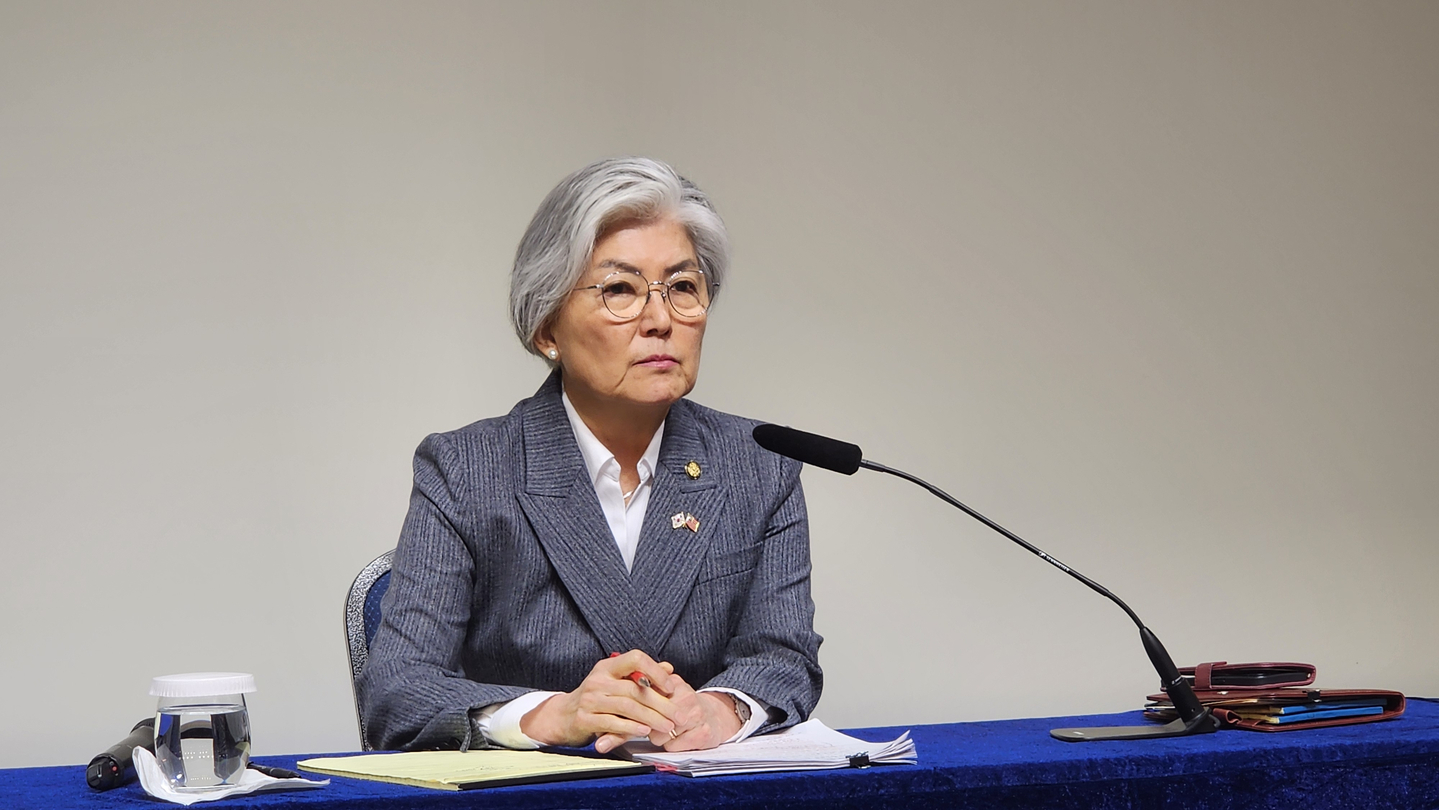 Korean Ambassador to the United States Kang Kyung-wha speaks during a meeting with correspondents at the Korean Cultural Center in Washington on Feb. 24. [KANG TAE-HWA]