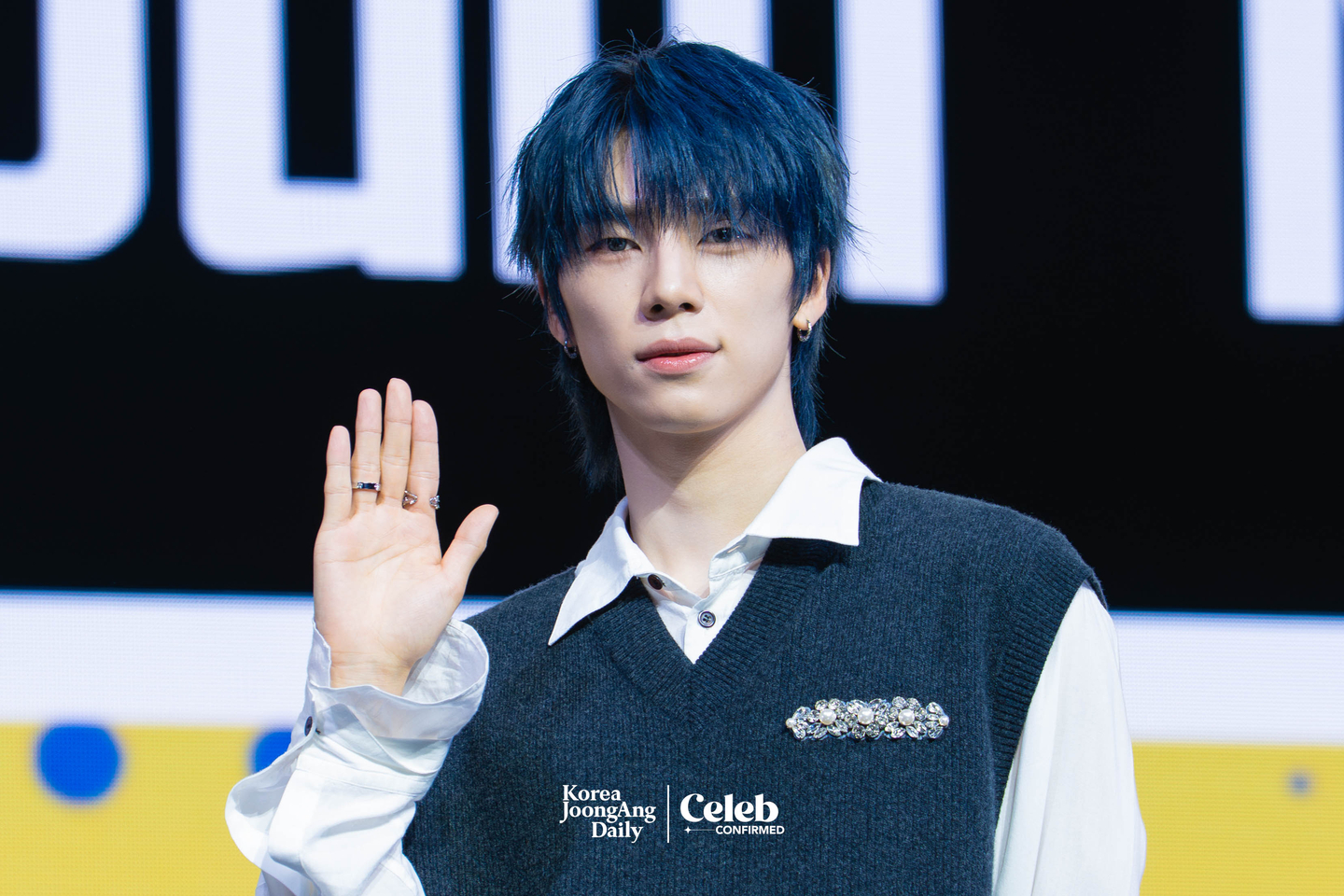 NEXZ’s So Geon poses for photos during a showcase for the release of the group’s second single “Mmchk” at Blue Square in central Seoul on April 27. [DANIELA GONZALEZ PEREZ]