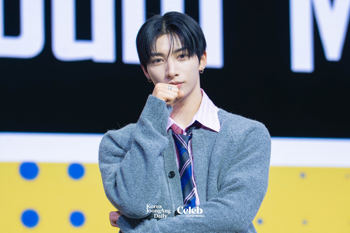 NEXZ’s Yu poses for photos during a showcase for the release of the group’s second single “Mmchk” at Blue Square in central Seoul on April 27. [DANIELA GONZALEZ PEREZ]