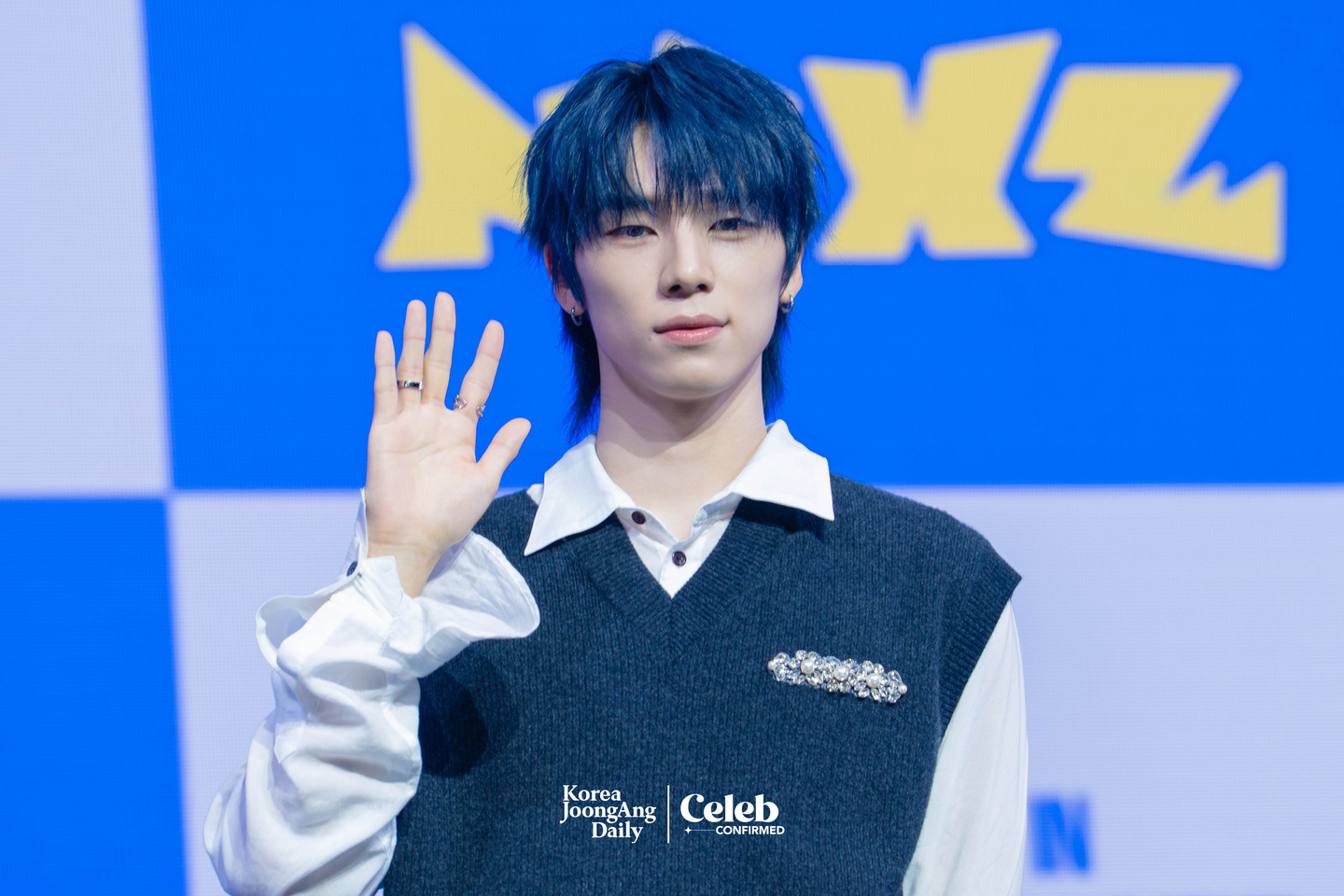 NEXZ’s So Geon poses for photos during a showcase for the release of the group’s second single “Mmchk” at Blue Square in central Seoul on April 27. [DANIELA GONZALEZ PEREZ]
