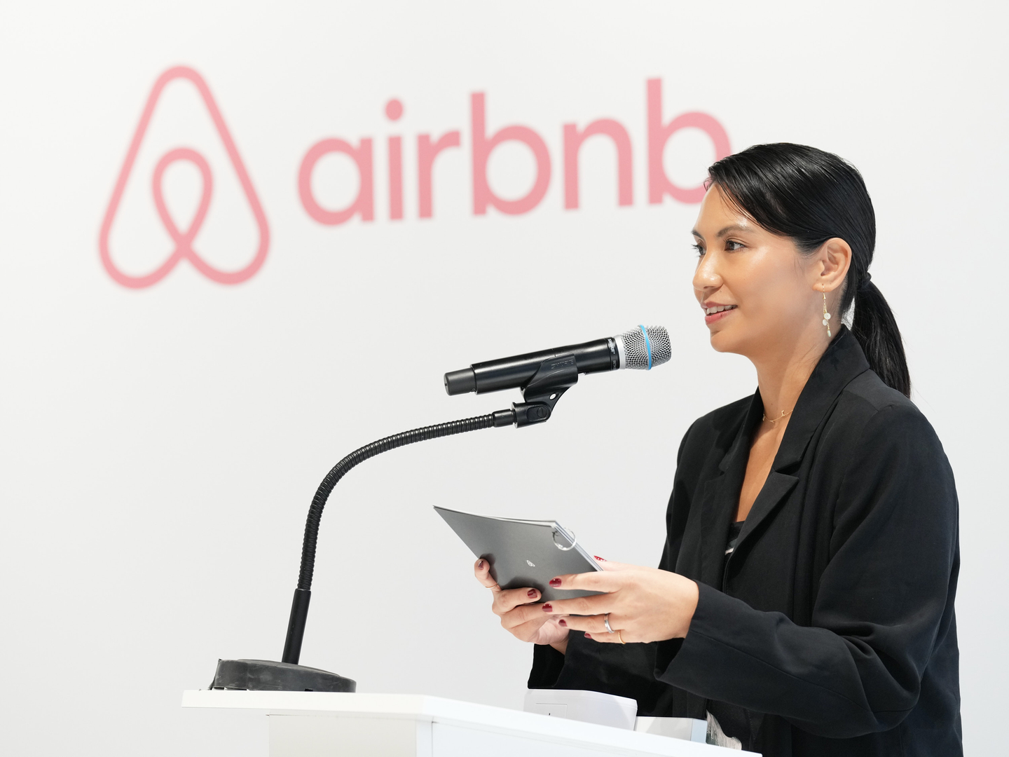 Airbnb's Asia Pacific chief Sharon Chan speaks during a press conference held in Seongdong District, eastern Seoul, on April 28. [AIRBNB]