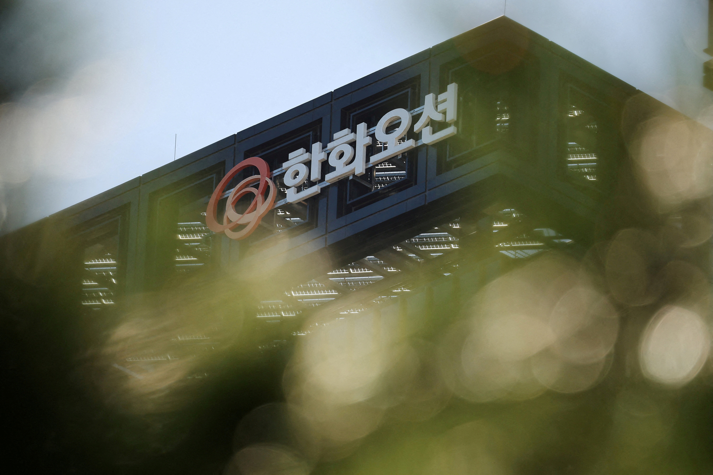 The logo of Korean shipbuilder Hanwha Ocean shows at its office building in Seoul on October 15, 2025. [REUTERS/YONHAP]