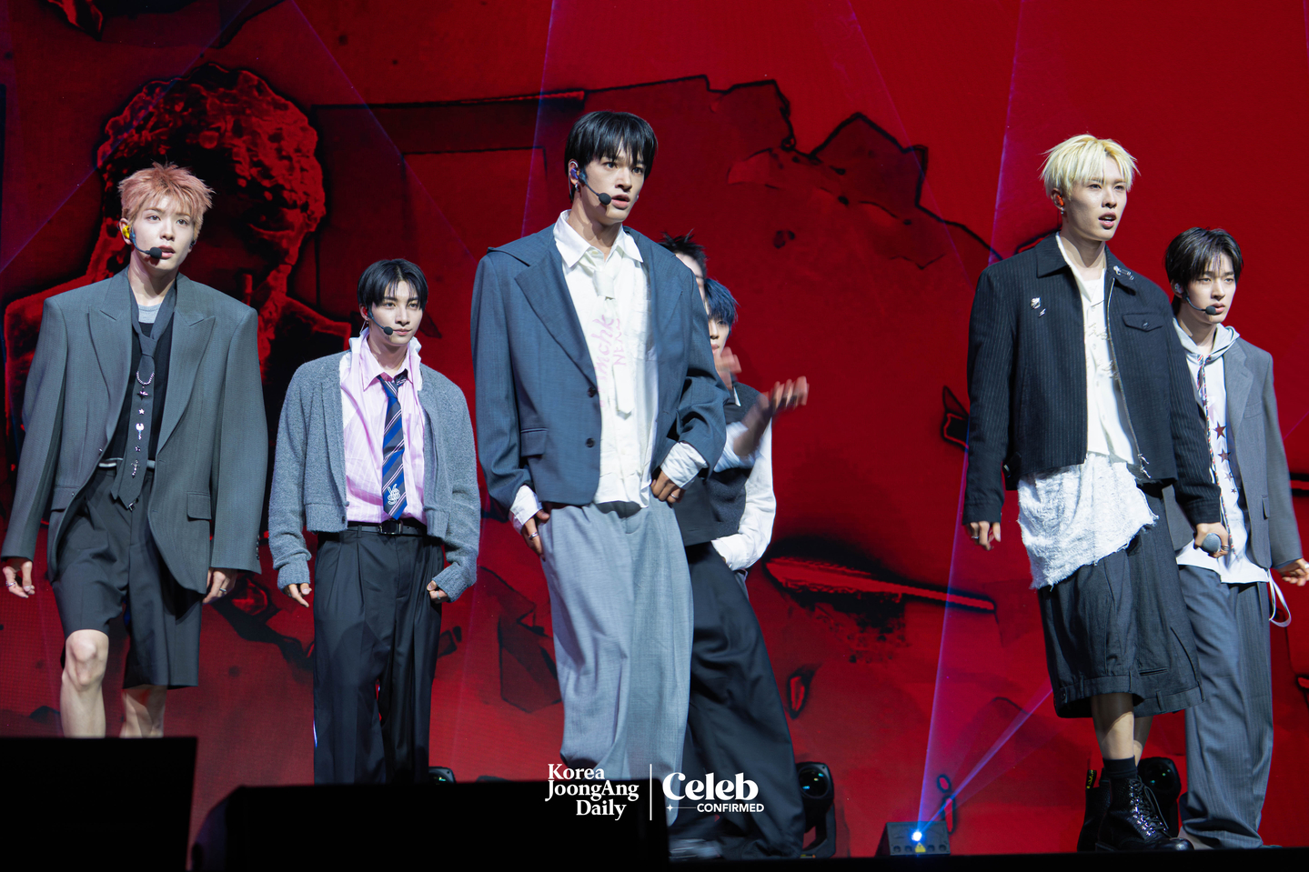 Boy band NEXZ performs the lead track “Mmchk” during a showcase for the release of its second single “Mmchk” at Blue Square in central Seoul on April 27. [DANIELA GONZALEZ PEREZ]