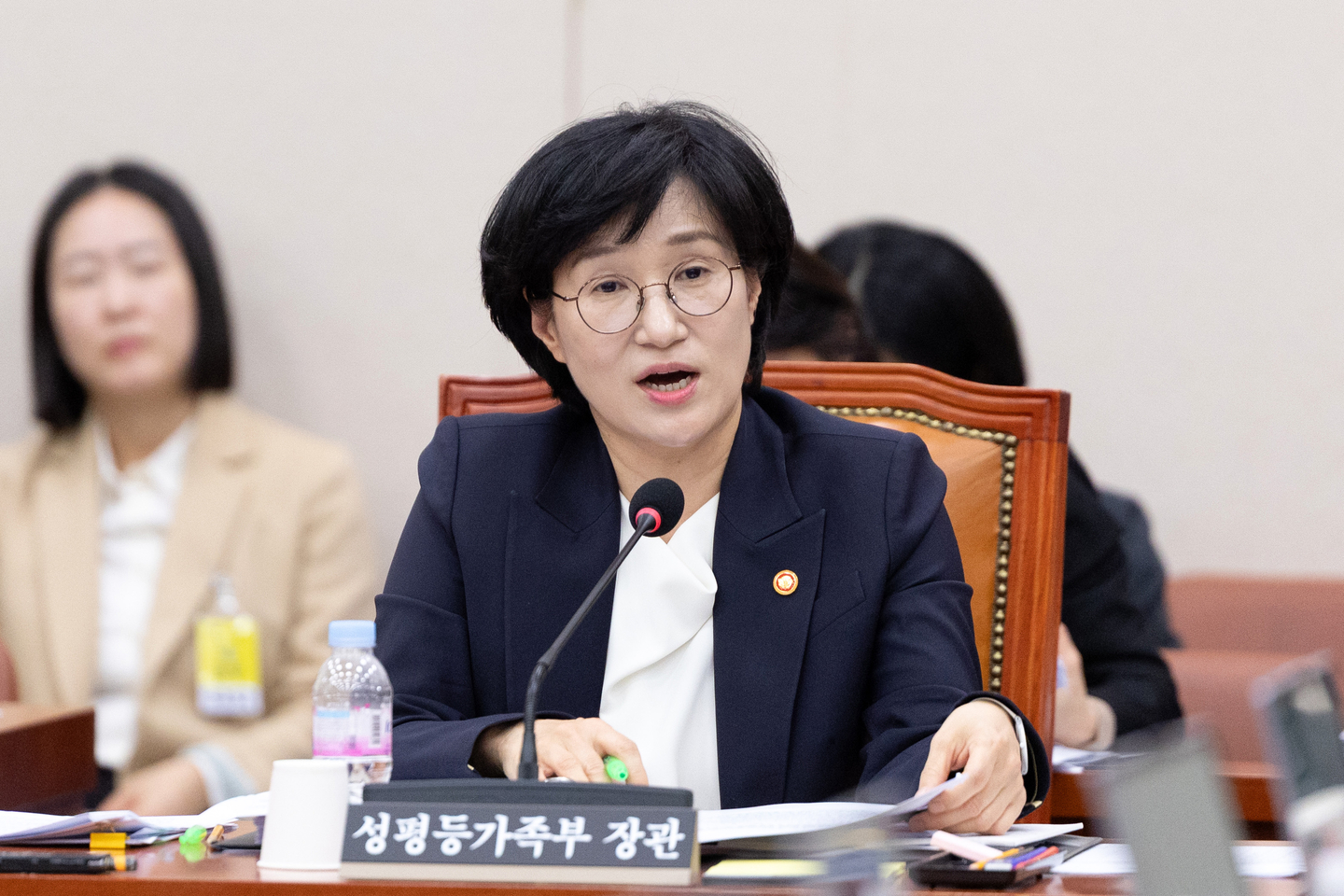 Won Min-kyong, minister of gender equality and family, answers questions from lawmakers at the National Assembly in Yeouido, Yeongdeungpo District, western Seoul, on Nov. 4, 2025. [NEWS1]