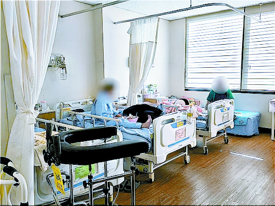 A patient room at a nursing hospital in Suji District, Yongin, Gyeonggi Province [Nam Soo-hyoun]