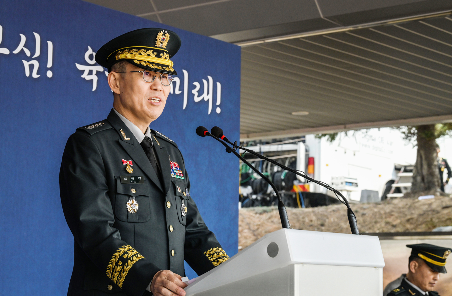 Army Chief of Staff Gen. Kim Gyu-ha delivers a congratulatory speech at a commissioning ceremony for the Army’s 26-1 class of noncommissioned officers at the Army Non Commissioned Officer Academy in North Jeolla on March 26. [REPUBLIC OF KOREA ARMY]