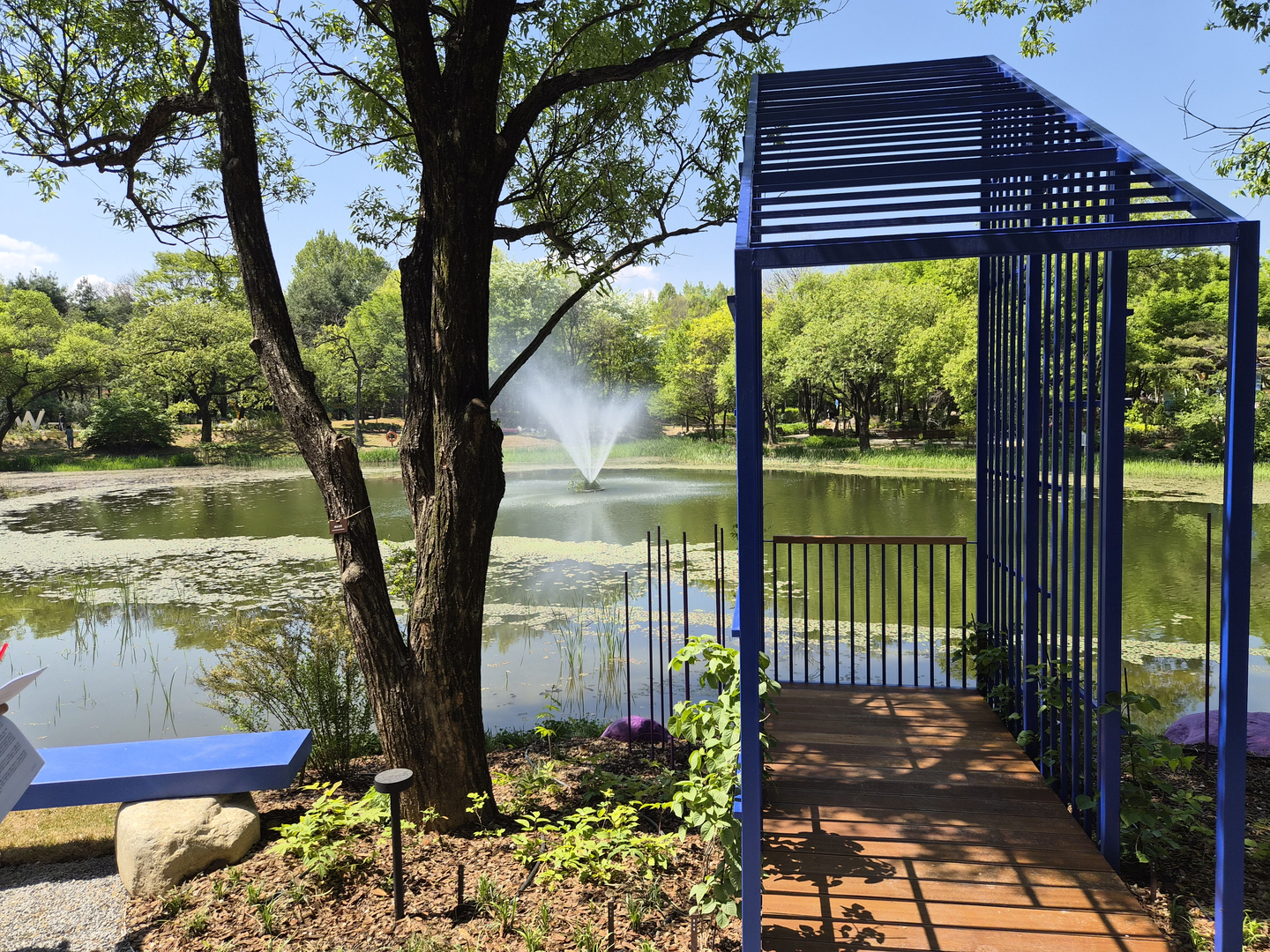 A garden called ″Seoul Sojourn,″ designed by Indian landscape architects Gauri Satam and Tejesh Patil, is seen in Seongdong District, eastern Seoul, as part of the Seoul International Garden Show on April 30. [CHO JUNG-WOO]