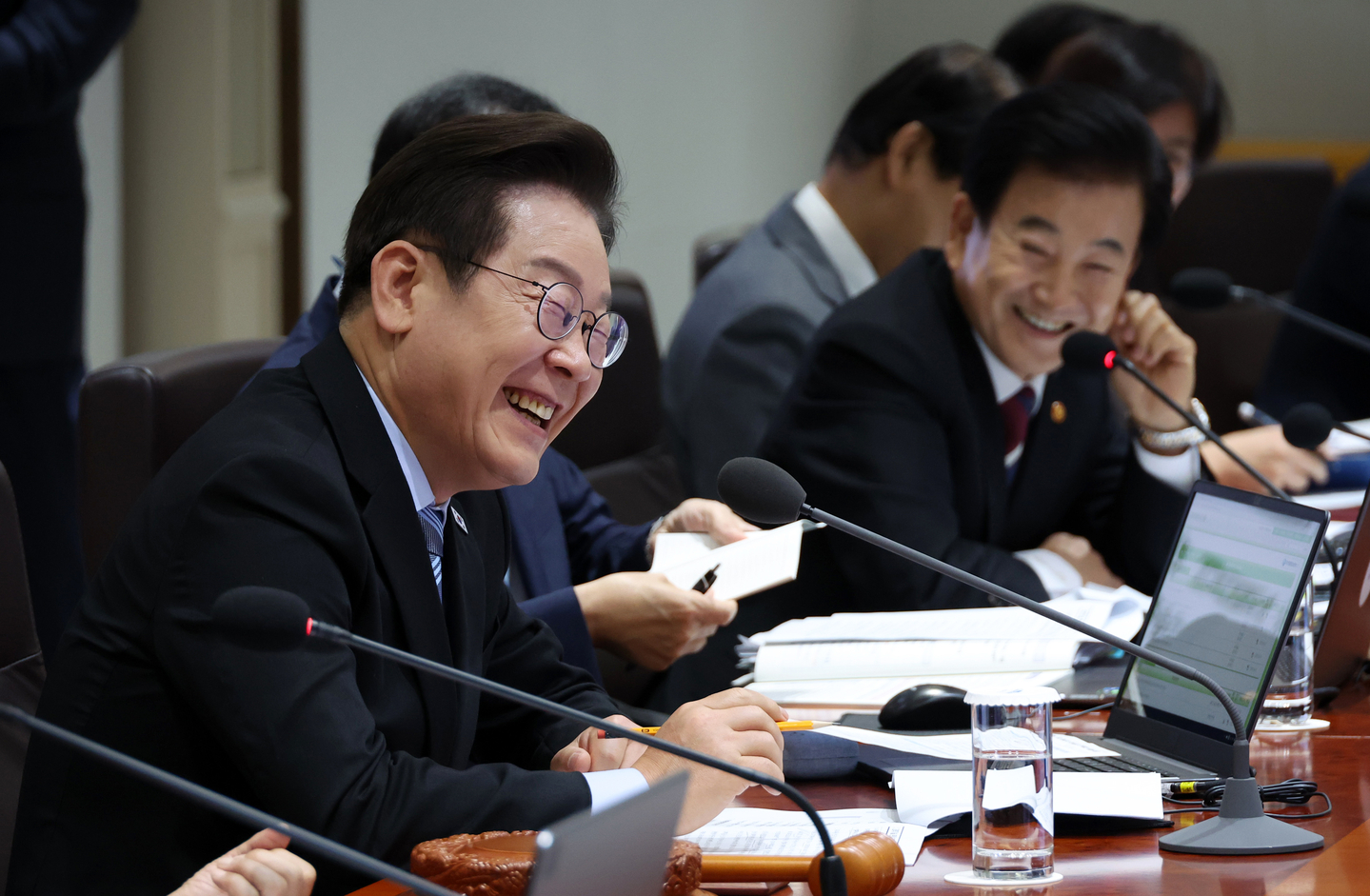 President Lee Jae Myung, left, smiles at remarks by Unification Minister Chung Dong-young during a Cabinet meeting at the presidential office in Yongsan District, central Seoul, on Sept. 2, 2025. [YONHAP]