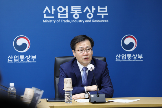 Trade Minister Yeo Han-koo speaks at a virtual meeting held in Sejong on April 1.