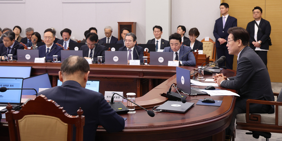 President Lee Jae Myung, right, speaks during a meeting with senior presidential aides at the Blue House in central Seoul on April 30. [JOINT PRESS CORPS] 