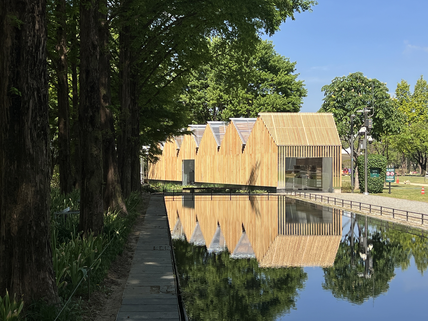 Clio's K-beauty garden and pavillions are seen in Seongdong District, eastern Seoul, as part of the Seoul International Garden Show. [SEOUL METROPOLITAN GOVERNMENT]