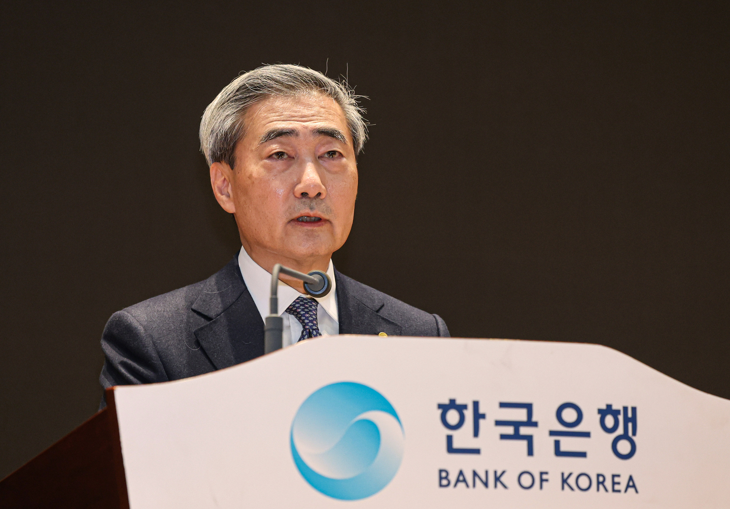 Bank of Korea Governor Shin Hyun-song delivers his inaugural address at the inauguration ceremony held at the Bank of Korea in Jung District, central Seoul, on April 26. [NEWS1]