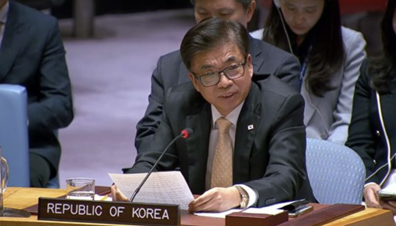 Cha Ji-hoon, South Korea’s ambassador to the United Nations, addresses the Security Council during its meeting on nonproliferation and North Korea in New York on April 30. [SCREEN CAPTURE]