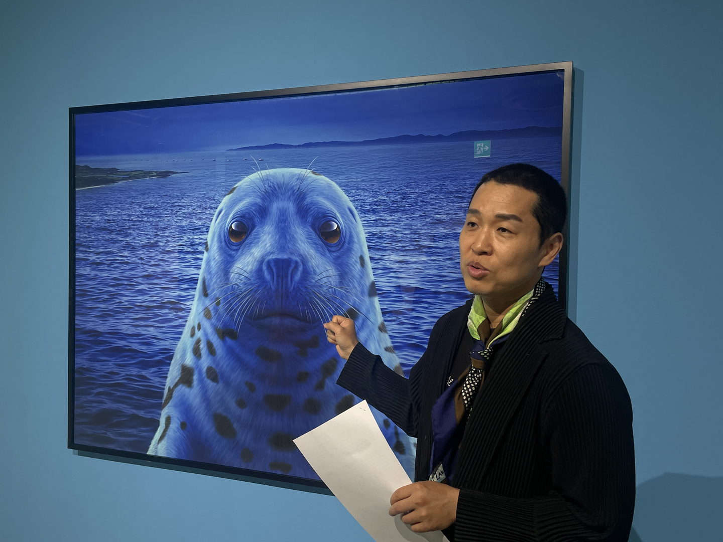 Arist Koh Sang-woo speaks during a press tour of his solo exhibition ″Still Breathing″ at Savina Museum of Contemporary Art in Eunpyeong District, northern Seoul, on April 30. [LIM JEONG-WON]