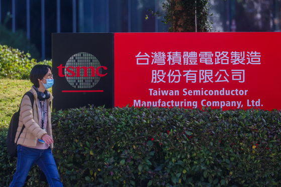 A woman walks past a TSMC building in Hsinchu, Taiwan, on Jan. 29. [AP/YONHAP]