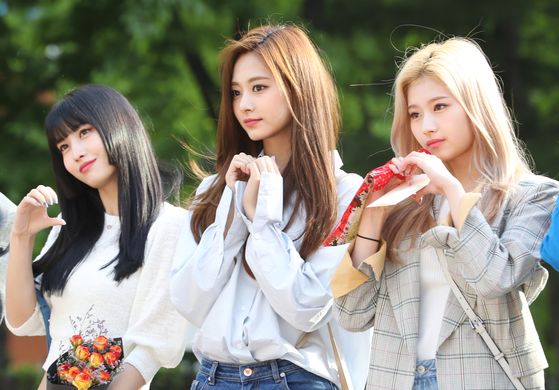 From left: Twice members Momo, Tzuyu and Sana pose for a photograph before their rehearsal at a music show with public broadcaster KBS in Yeouido, western Seoul, in May 2019. [NEWS1]